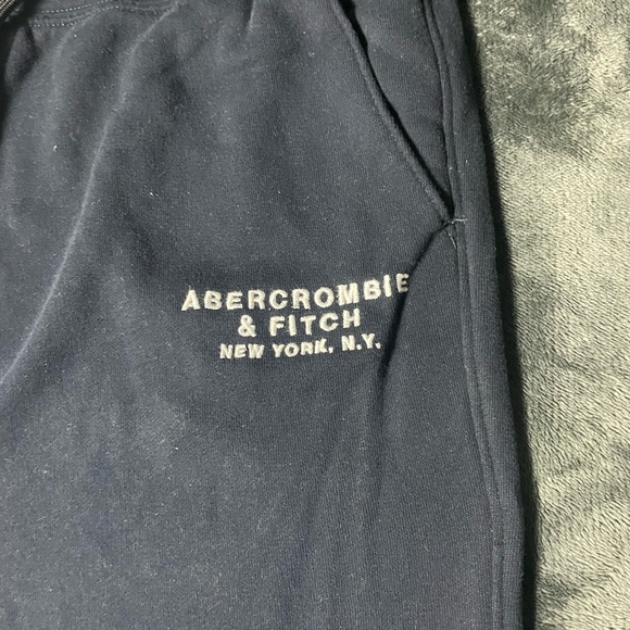 Abercrombie & Fitch - Soft A&F Fleece - Navy Blue SIZE (S) - Picture 4 of 4